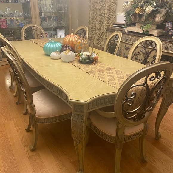 Handcrafted Dining room set - Picture 4 of 5